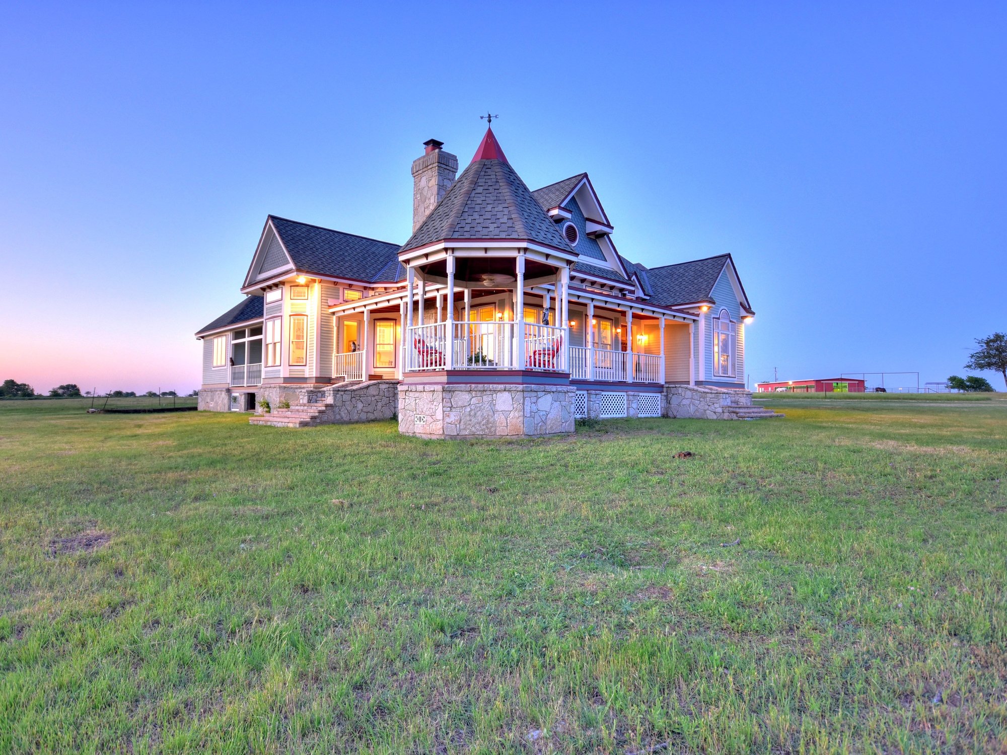 The ranch house: Front twilight